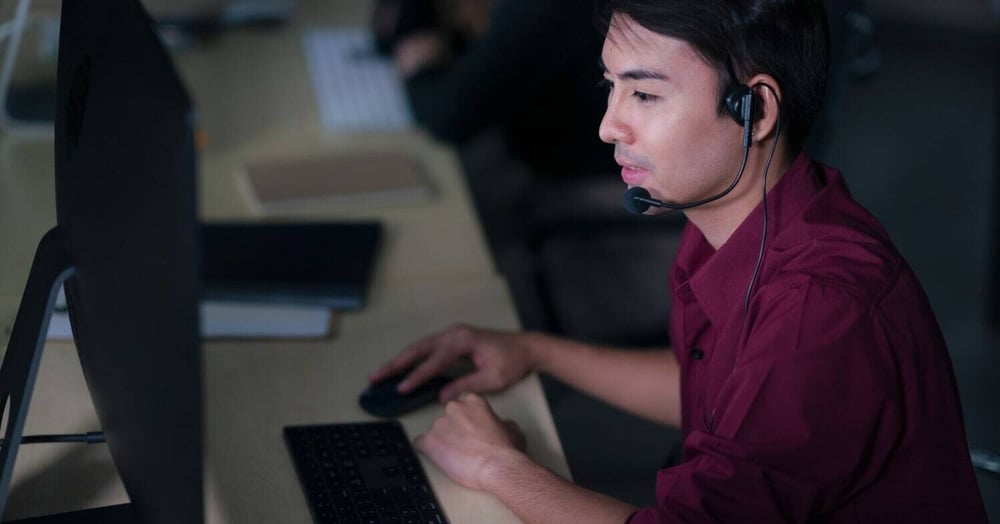 man fixing an organisation's poor it support problem